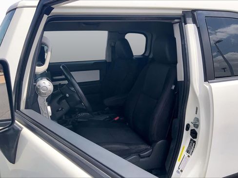 Used 2014 Toyota FJ Cruiser 4WD w/ Upgrade Package image 7