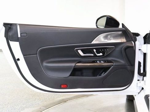Used 2022 Mercedes-Benz SL 55 AMG 4MATIC w/ Driver Assistance Package image 20