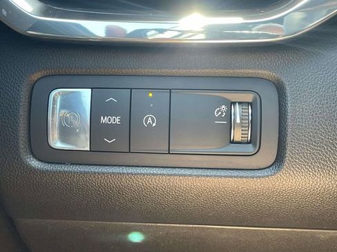 Certified 2025 GMC Acadia Elevation FWD image 24