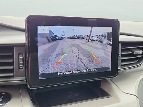 Used 2023 Ford Explorer XLT AWD/4WD image 15