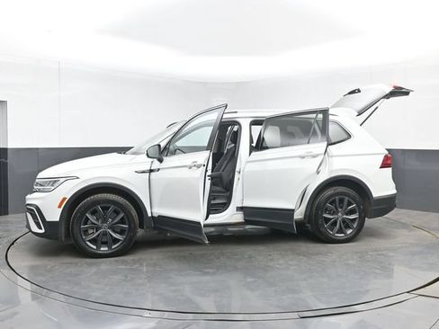 Used 2022 Volkswagen Tiguan SE AWD/4WD image 53