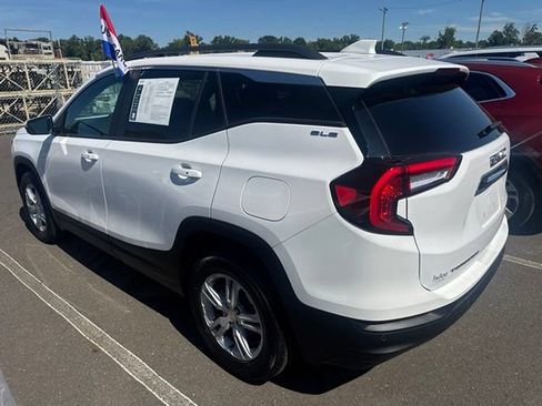 Used 2023 GMC Terrain SLE w/ Driver Convenience Package FWD image 13