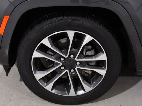 Used 2022 Jeep Grand Cherokee Overland AWD/4WD image 24