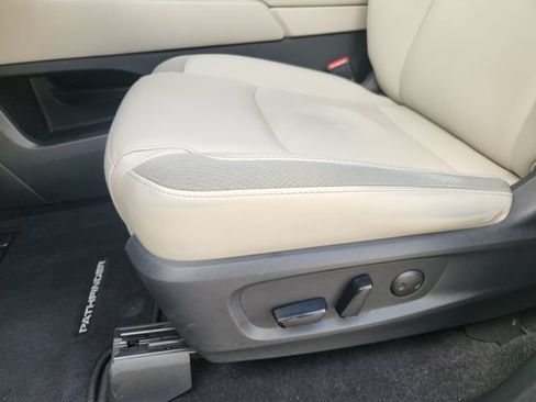 Used 2022 Nissan Pathfinder SL w/ SL Premium Package FWD image 24
