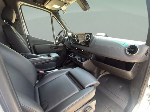 Used 2025 Mercedes-Benz Sprinter 2500 image 26