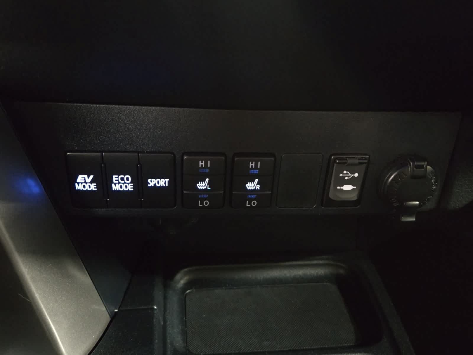 Used 2016 Toyota RAV4 Limited AWD/4WD image 30