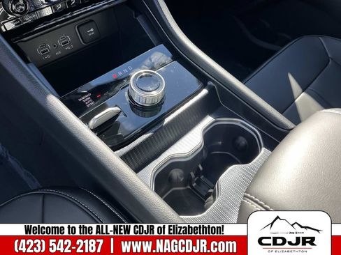 New 2025 Jeep Grand Cherokee Limited w/ Black Appearance Package image 28