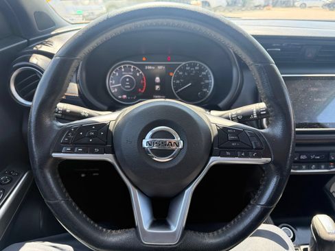Used 2018 Nissan Kicks SR w/ Premium Package FWD image 18