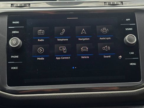 Used 2022 Volkswagen Tiguan SE FWD image 28