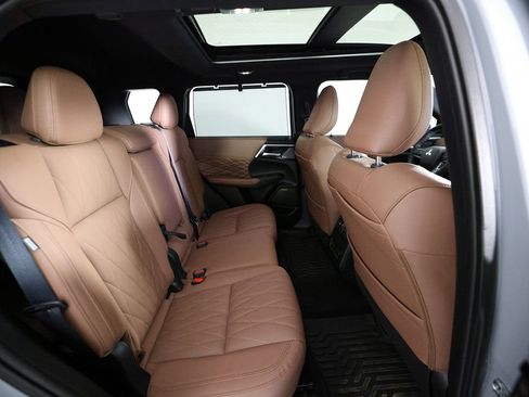 Used 2025 Mitsubishi Outlander SEL FWD image 11