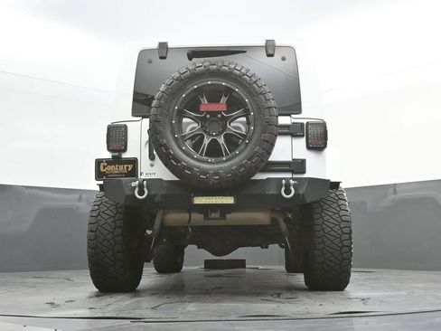 Used 2015 Jeep Wrangler Unlimited Sahara w/ Connectivity Group AWD/4WD image 38