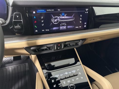 New 2026 Porsche Cayenne image 30