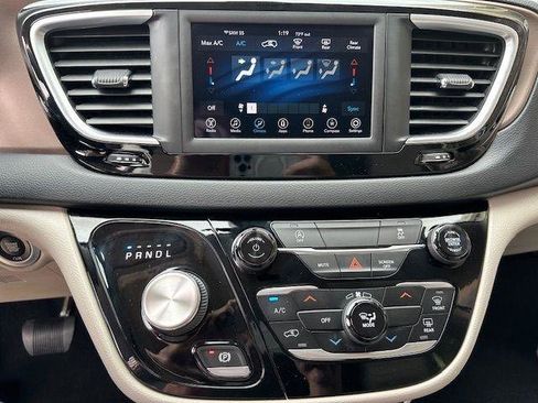 Used 2021 Chrysler Voyager Lxi FWD image 26