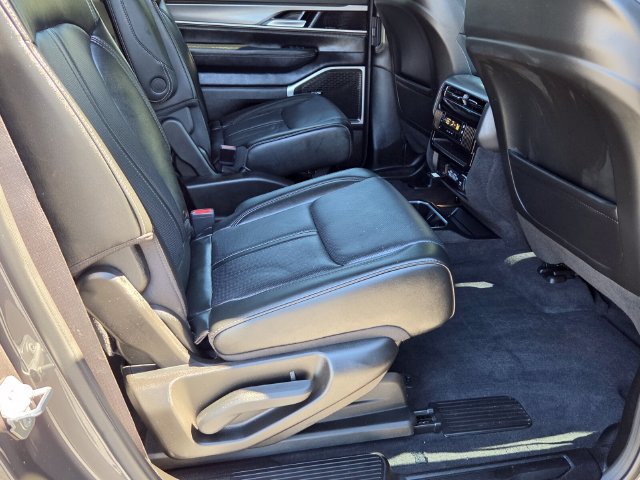 Used 2025 Jeep Wagoneer Series II w/ Convenience Group I AWD/4WD image 18