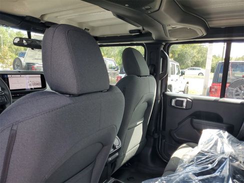 New 2025 Jeep Gladiator Sport image 23