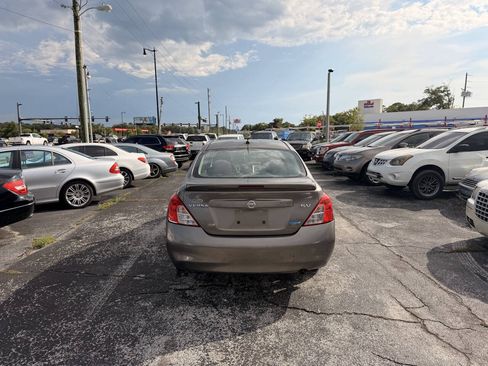 Used 2014 Nissan Versa SV w/ Convenience Package FWD image 5