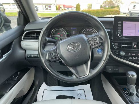 Used 2024 Toyota Camry SE w/ Cold Weather Package image 8