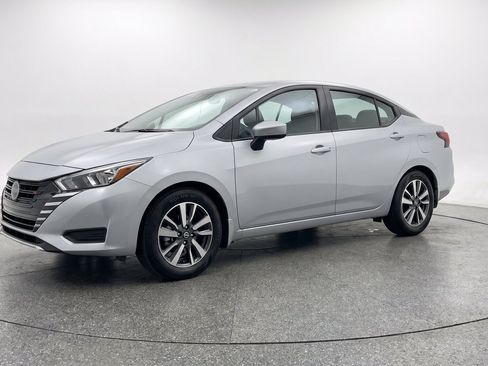 Used 2025 Nissan Versa SV FWD image 2