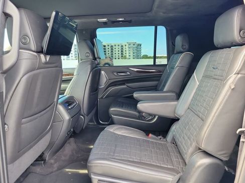 Used 2023 Cadillac Escalade ESV Sport Platinum AWD/4WD image 15