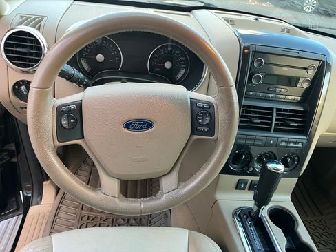 Used 2010 Ford Explorer XLT image 12