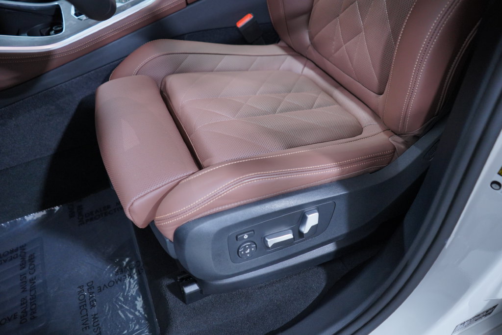 Used 2026 BMW X5 sDrive40i w/ M Sport Package RWD image 8