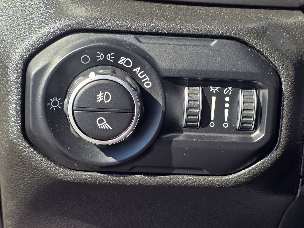 Used 2020 Jeep Gladiator Overland AWD/4WD image 23