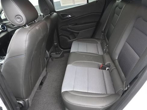 Used 2025 Chevrolet Trax LT FWD image 14