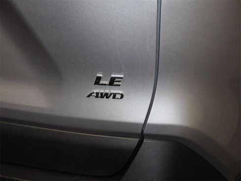 Used 2021 Toyota RAV4 LE image 15