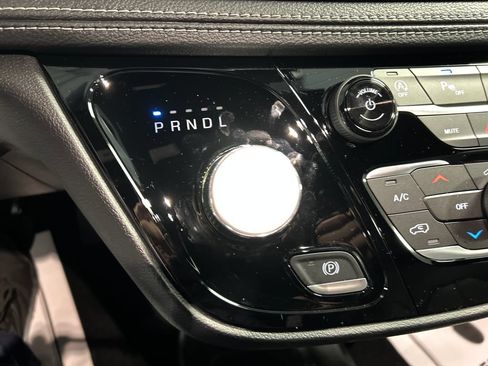 New 2027 Chrysler Pacifica Select FWD image 18