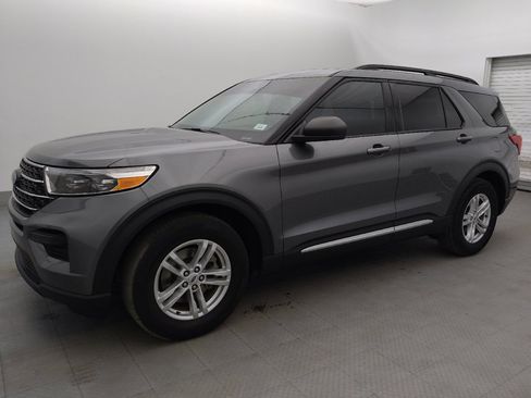 Used 2023 Ford Explorer XLT RWD image 2