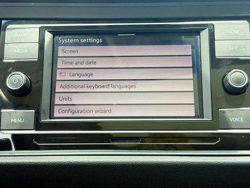 Used 2024 Volkswagen Jetta SE w/ Panoramic Sunroof Package FWD image 29