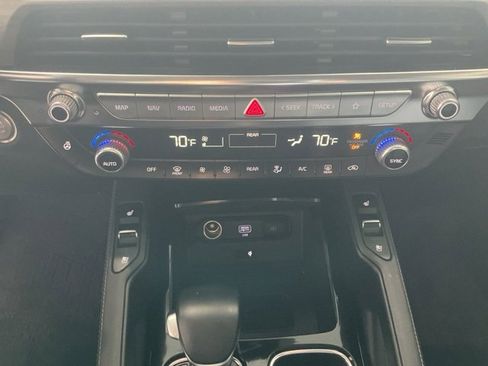 Used 2022 Kia Telluride EX w/ EX Premium Package image 16