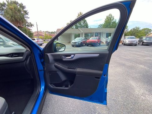 Used 2020 Ford Escape SE image 36