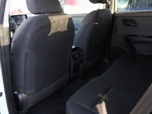 Used 2023 Nissan Rogue S image 29