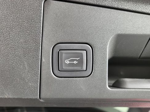 Certified 2024 Cadillac XT4 Luxury FWD image 9