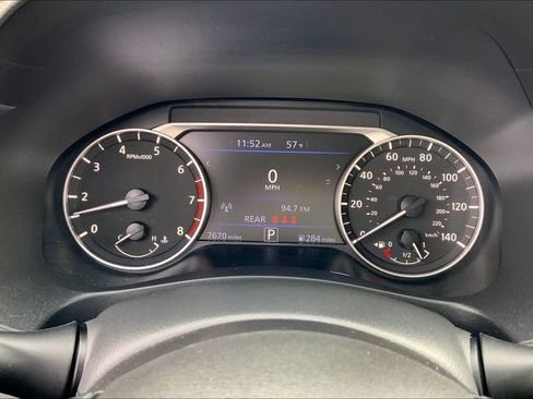 Used 2024 Nissan Altima 2.5 SV image 10