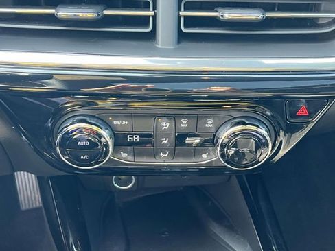 Certified 2024 Chevrolet Trax RS w/ Sunroof Package FWD image 28