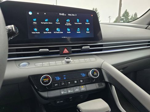 Used 2024 Hyundai Elantra SEL image 28