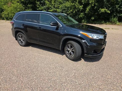 Used 2016 Toyota Highlander XLE AWD/4WD image 22