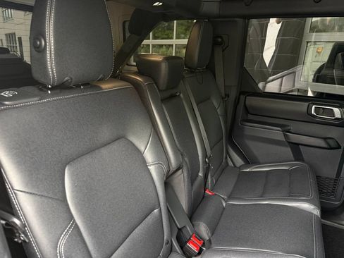 Used 2025 Ford Bronco Badlands AWD/4WD image 41
