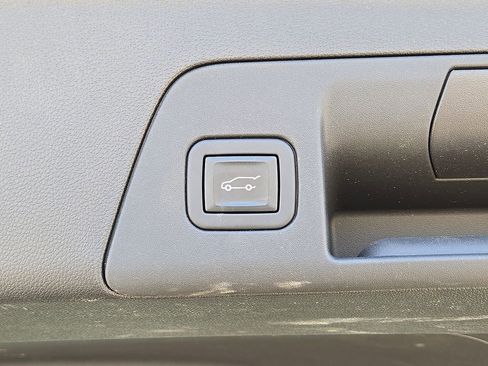 Used 2023 Buick Envision Essence image 14