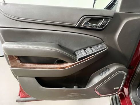 Used 2017 GMC Yukon SLT w/ Premium Edition AWD/4WD image 34