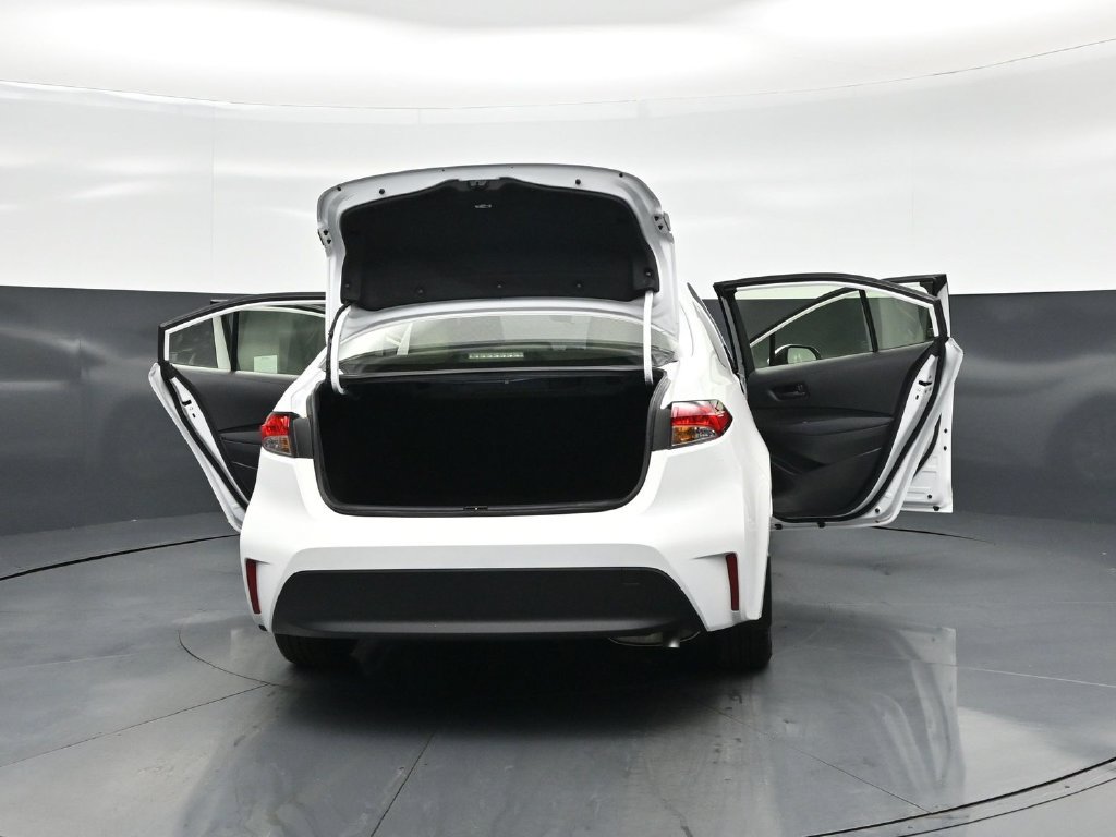 Used 2025 Toyota Corolla LE w/ Carpet Mat Package (TMS) FWD image 32