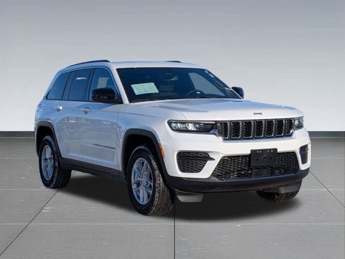 Used 2024 Jeep Grand Cherokee Laredo X image 7