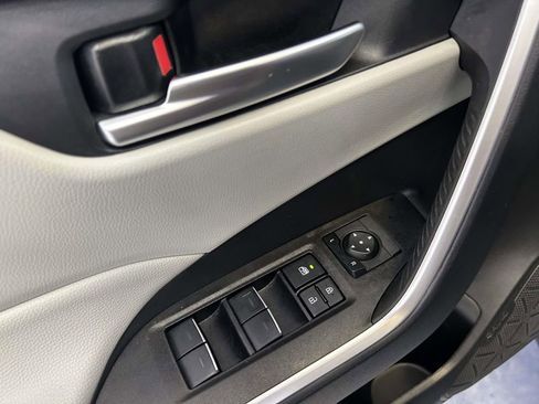 Used 2025 Toyota RAV4 XLE Premium FWD image 19