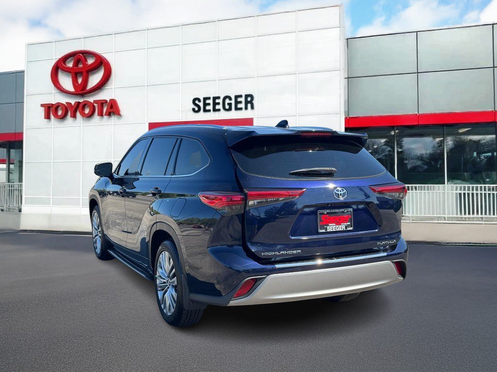 Used 2023 Toyota Highlander Platinum FWD image 9