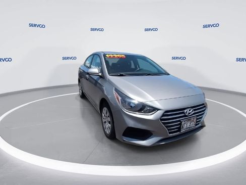 Used 2021 Hyundai Accent SE FWD image 2