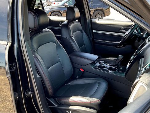 Used 2017 Ford Explorer Sport image 8