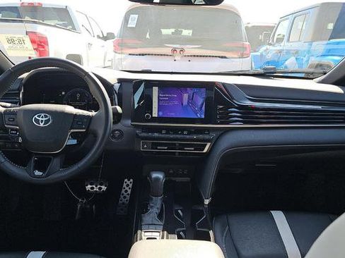Used 2025 Toyota Camry SE w/ Convenience Package FWD image 8