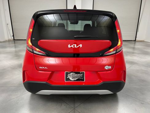 Used 2024 Kia Soul LX w/ Option Group 015 FWD image 8